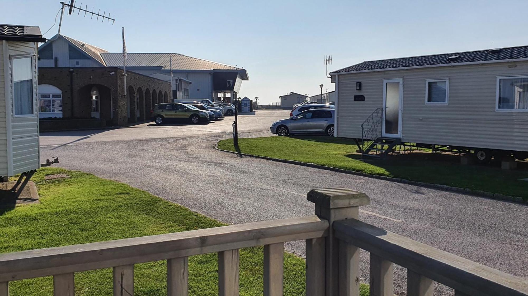 Carnaby Holiday Caravan, West Sands, Selsey Extérieur photo