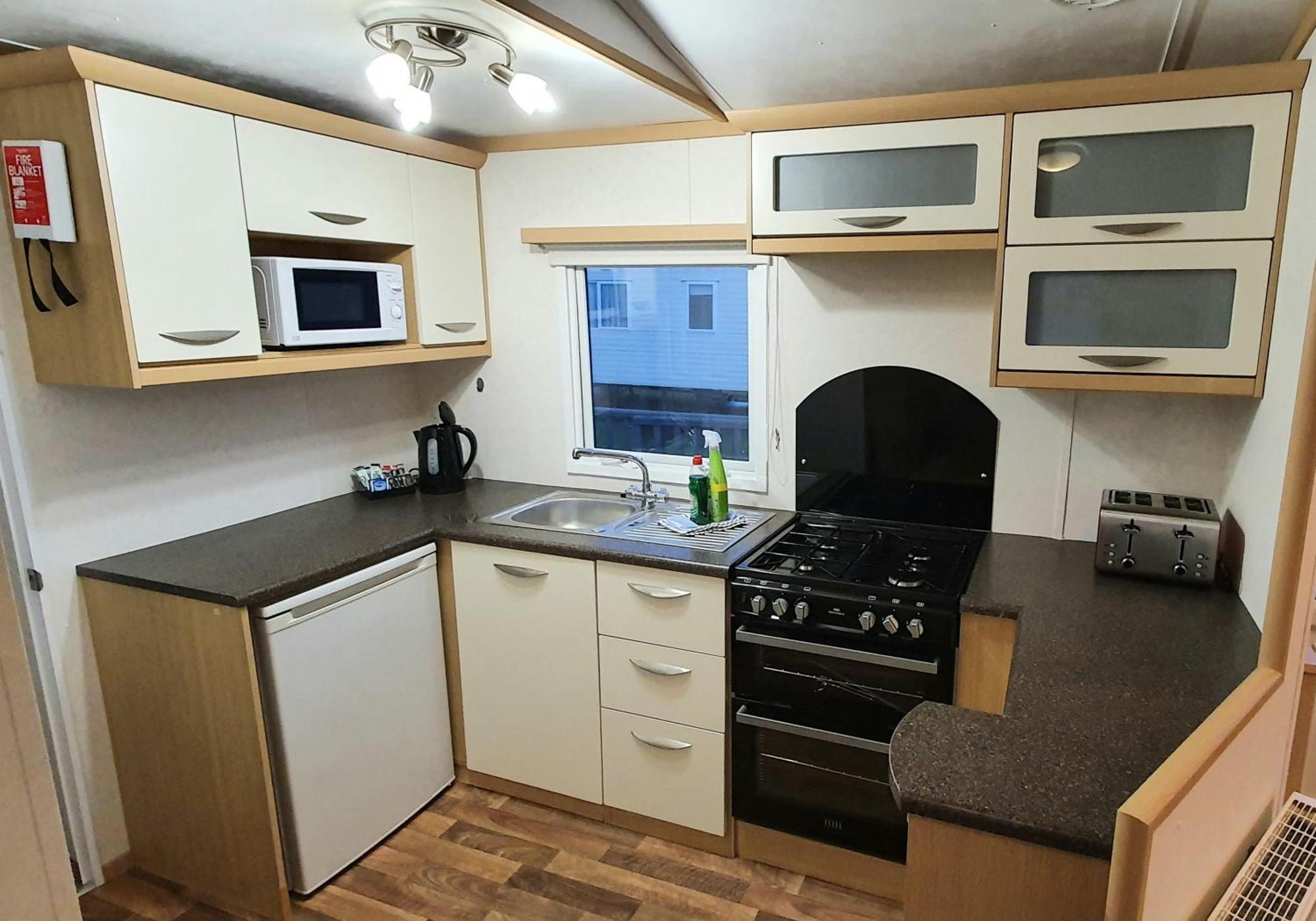 Carnaby Holiday Caravan, West Sands, Selsey Extérieur photo